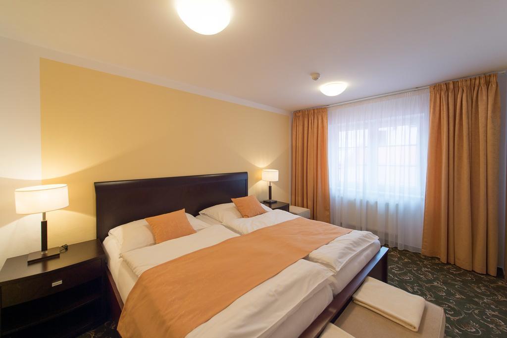 Sport-V-Hotel Хротовице Экстерьер фото